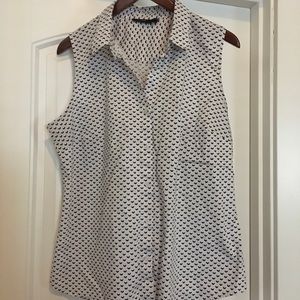 Apt. 9 Sleeveless button up shirt